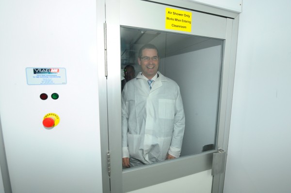 senator-conroy-enters-the-bd-clean-room-at-the-plant