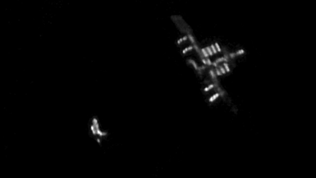 Amateur Astronomer’s View Of Space Shuttle Cosying Up To ISS