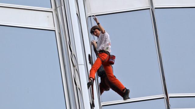 French Spider-Man Climbs World’s Tallest Building