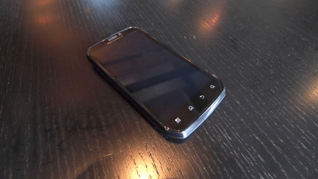 Motorola Photon 4G Preview: It Is Big. It Is Good.