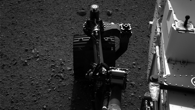 Watch Mars Rover Curiosity Wiggle Its Wheels In Gravel