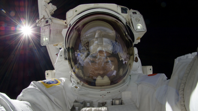 Astronauts Using DSLRs… In Space!