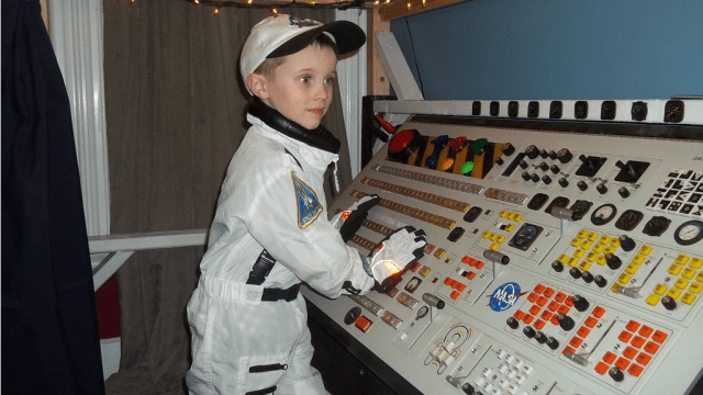 This Lucky Kid Has The Coolest Spaceship Bed Ever