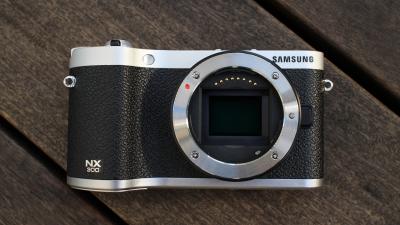 Samsung NX300 Hands-On: Realistic 3D Photos And Videos From One Lens