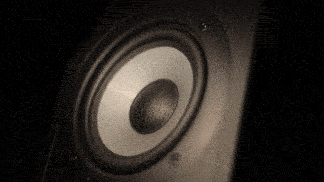 DSLR ‘Rolling Shutter’ Distortion Makes This Speaker Wobble Like Jello