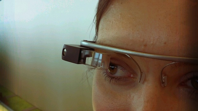 There’s Already A Google Glass App That Let’s You Take Photos With A Wink