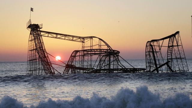 The Roller Coaster That Hurricane Sandy Dumped Into The Ocean Is Being Torn Down
