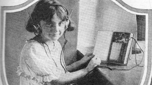 This Radio-Book Was The Future Of Education