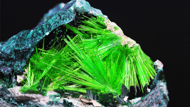 10 Beautiful Minerals You Won’t Believe Are Found On Earth