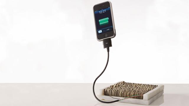 Apple Juice: How To Charge Your Phone With Pocket Change And Fruit