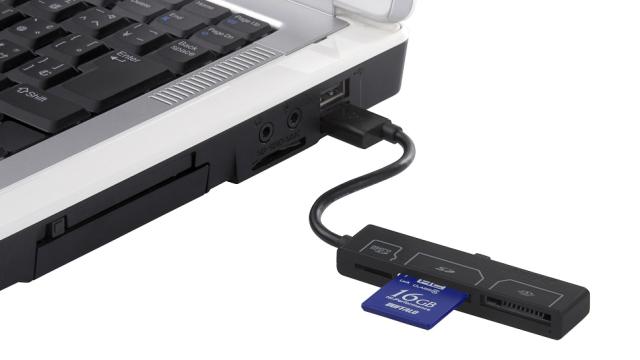 An Itty-Bitty Card Reader That Doesn’t Care Which USB End Is Up