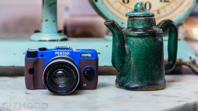 Pentax’s Q7 Interchangeable-Lens Camera Is Tiny Like A Point-And-Shoot