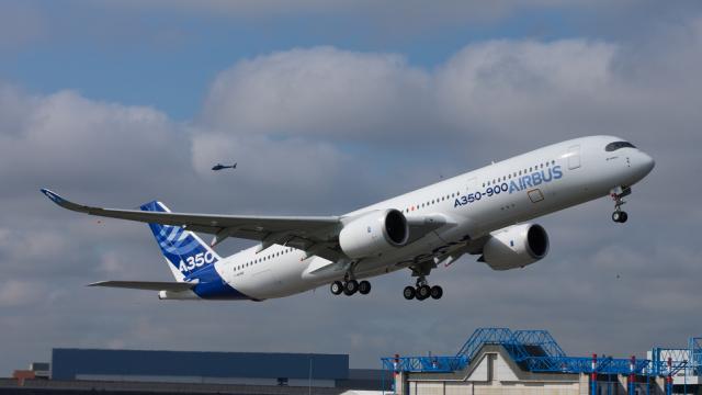 Airbus A350 XWB First Flight Video: The Dreamliner’s Nightmare Is Real