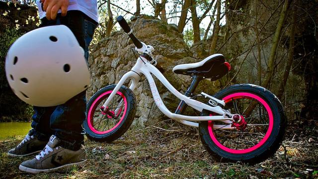 A Gorgeous, Lightweight, Carbon Fibre Bike Designed Exclusively For Kids