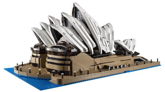 The New Lego Opera House Is Huge — Almost 3000 Bricks