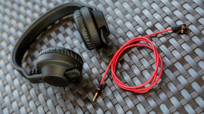 Getting A Shorter Headphone Cable Will Change Your Life