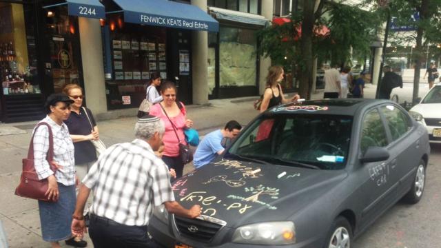 Artist Turns His Hyundai Into Art-on-Wheels With Chalkboard Paint