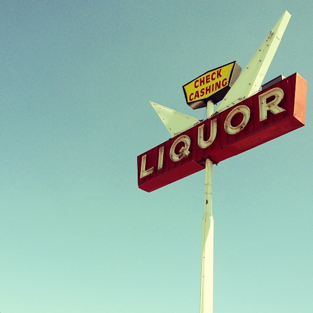 12 Drool-Worthy Photos Of Vintage Signs In The Valley