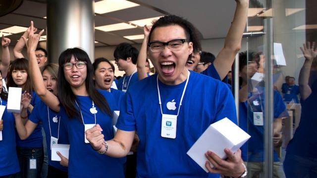 Chinese Scalpers Created A Black Market For Genius Bar Appointments