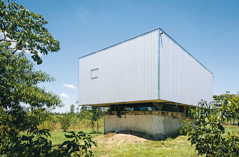 A House With A Roof That Retracts, Thanks To A Hand-Operated Winch
