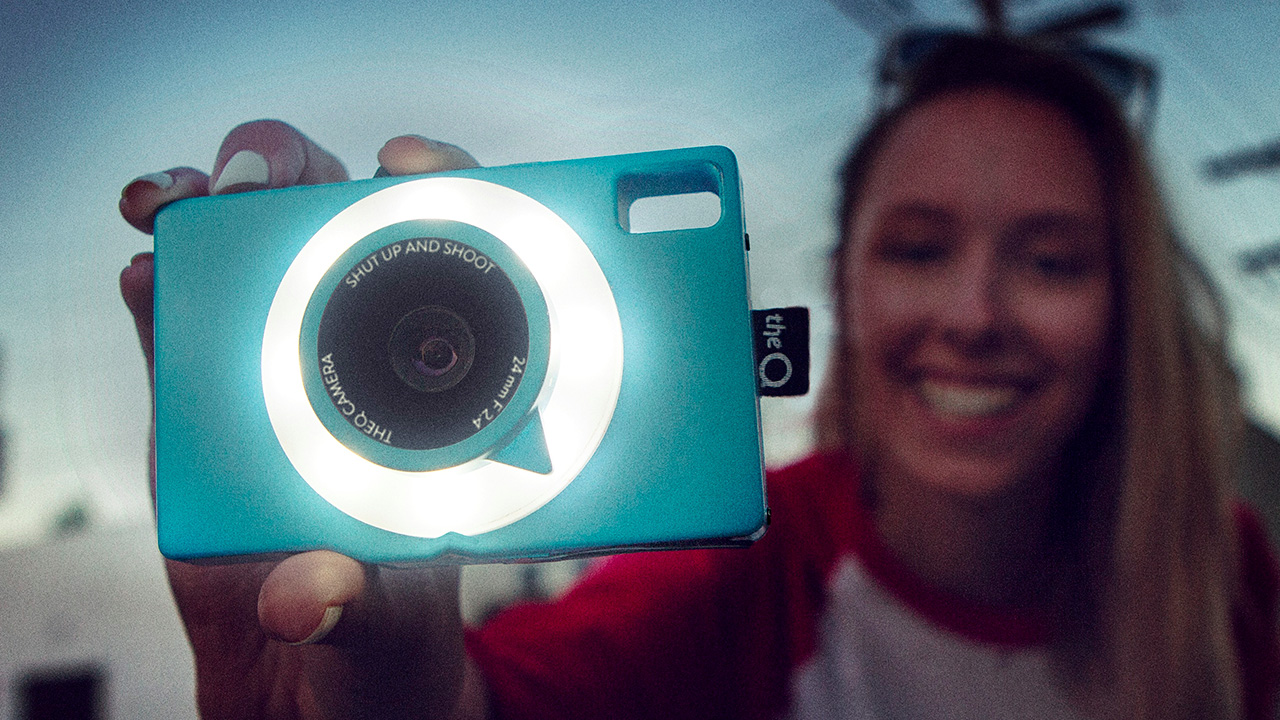 Simple, Waterproof Camera Automatically Shares Your Shots Online