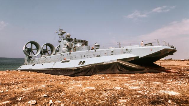 Monster Machines: Russia’s Beach-Mounting Hovercraft Is The World’s Biggest