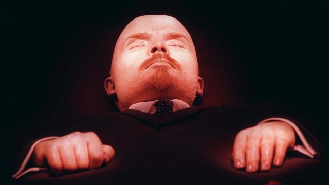 Giz Explains: How Embalming Makes The Dead Look Alive