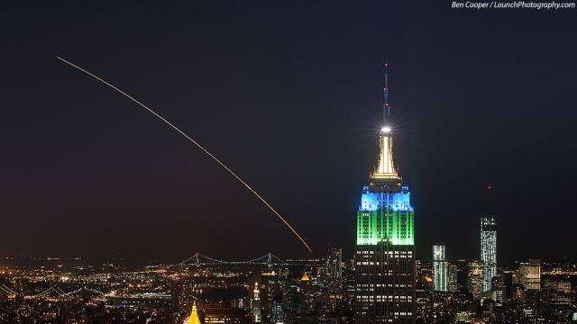Image Cache: A Badass Rocket Launch Is The Perfect Addition To Any Skyline