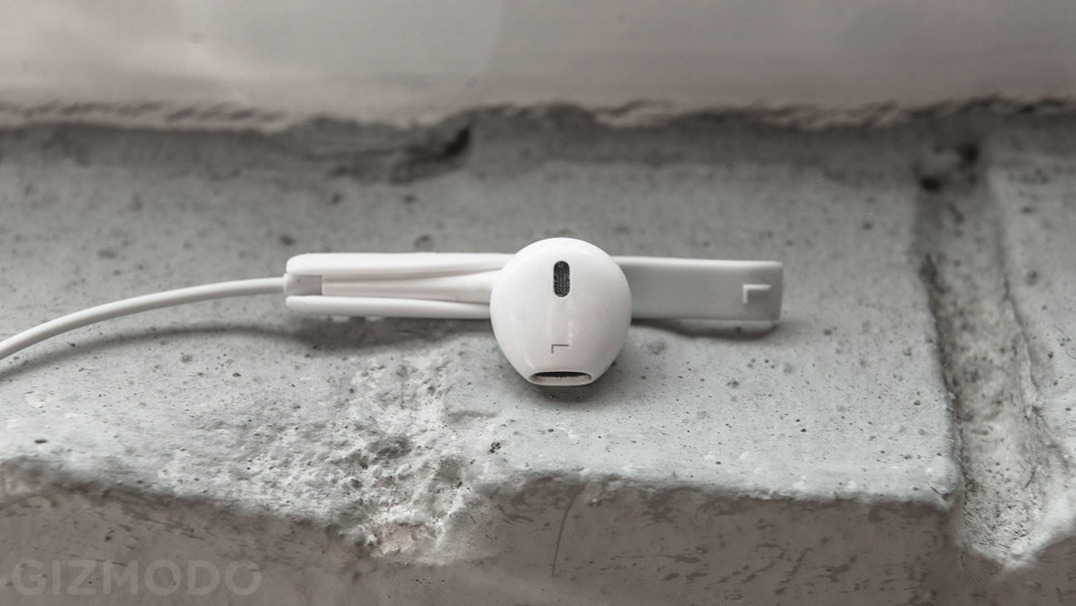 Sprng EarPod Clip Review: One Of Apple’s Biggest Design Flaws, Fixed