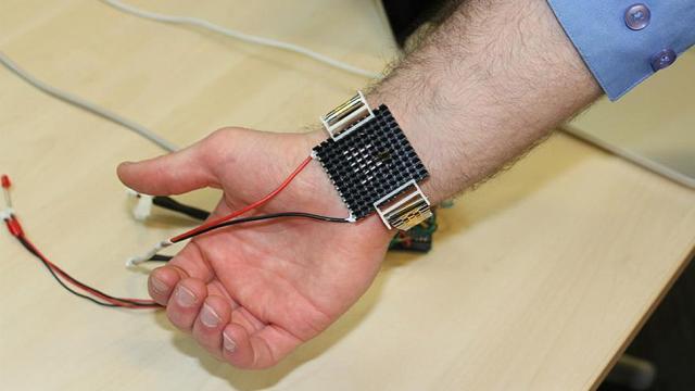 This Thermal Wristband Tricks You Into Never Being Too Warm Or Cold