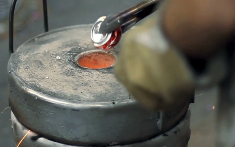 Watch A Designer Turn Aluminium Cans Into Stools On A São Paulo Street