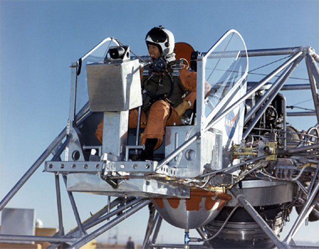 Monster Machines: This Aluminium Mecha Taught Apollo Astronauts How To Land On The Moon