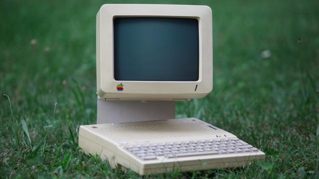 You Can Now Download The Apple II’s DOS Source Code From Back In 1978