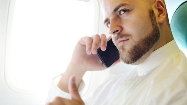 Report: US Authorities Will Consider Allowing Phone Calls On Flights
