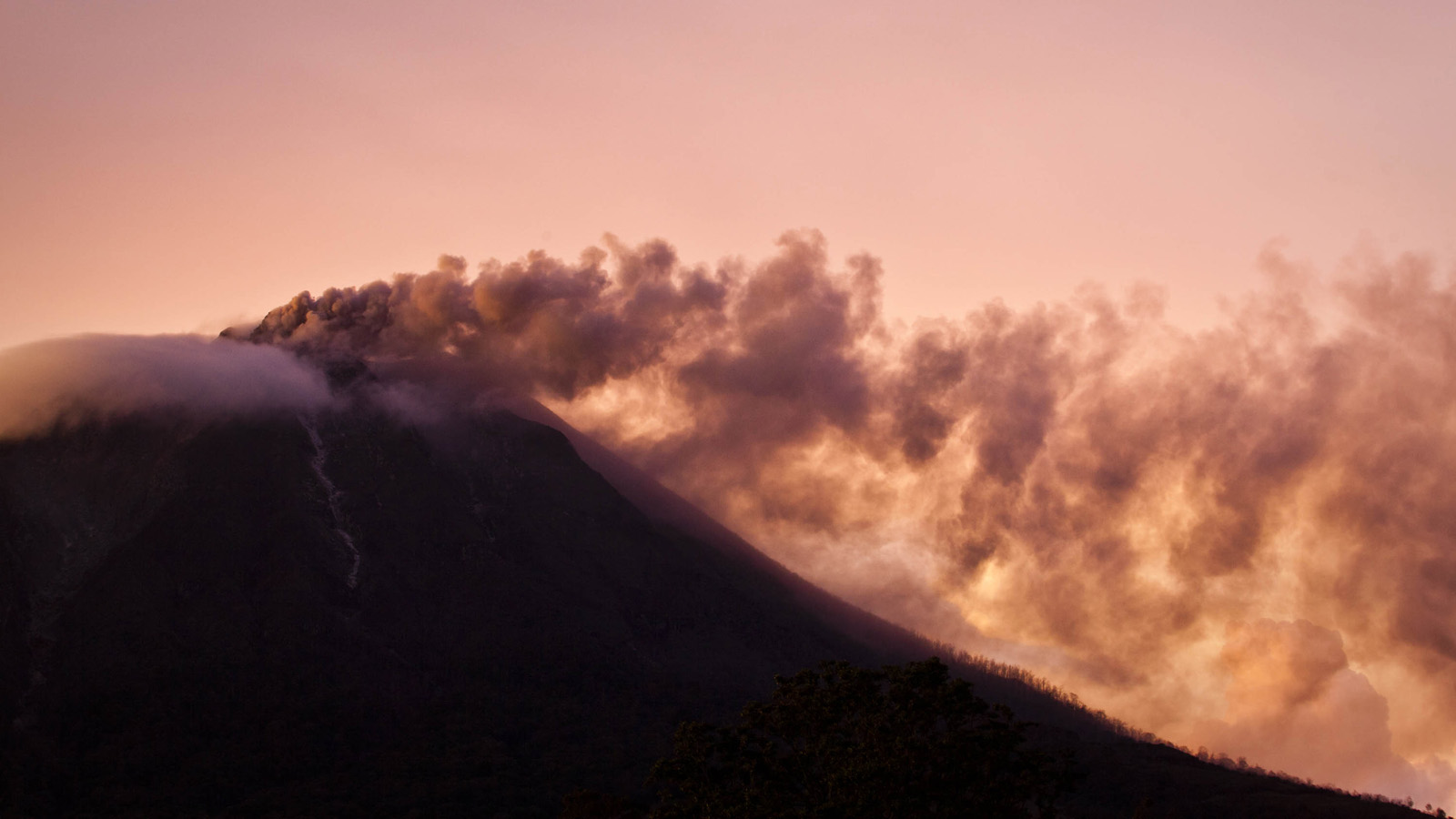 Rocks Rain Over Sumatra As Terrible Volcano Keeps Erupting