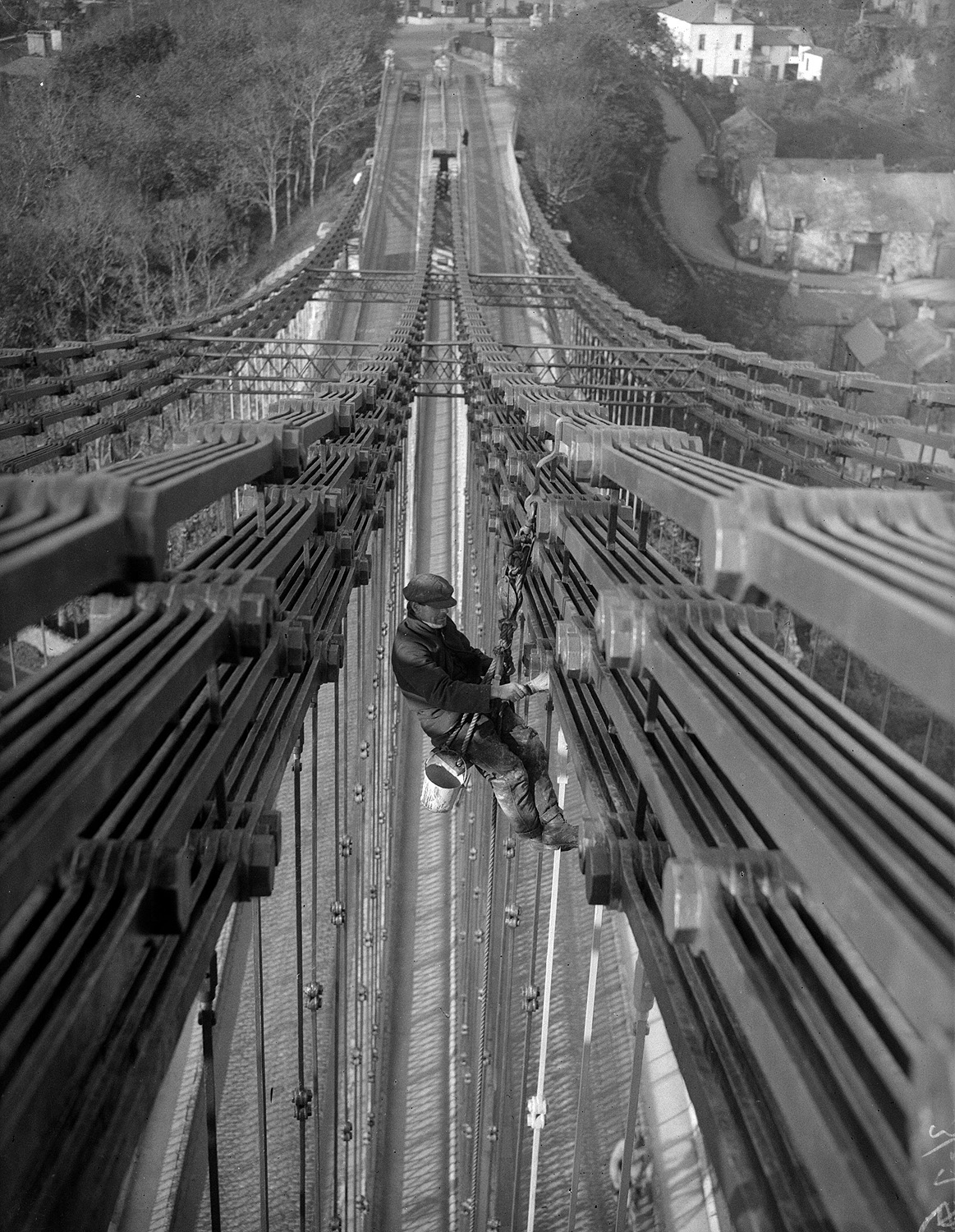 21 Views Of Workers Struggling With Megastructures