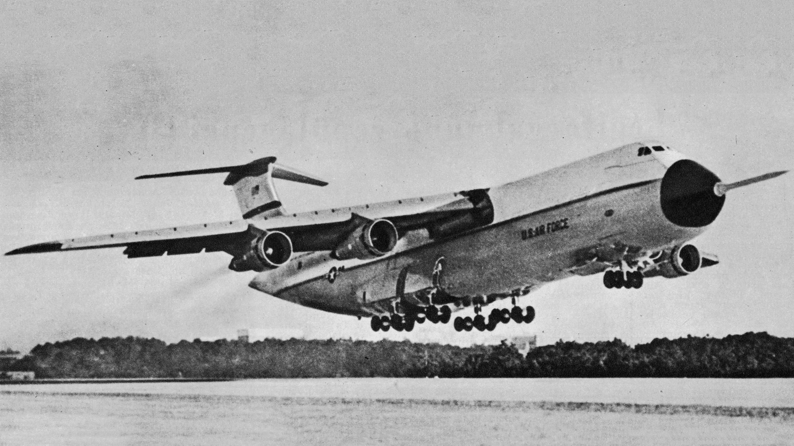 27 Of The Most Eye-Popping Cargo Aircraft Ever Built