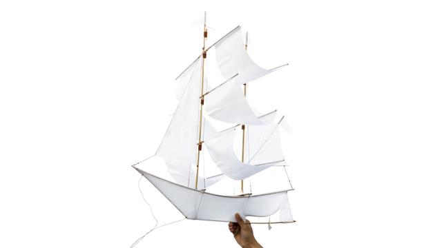 Sail On Air With This Amazing Two-Masted Ship Kite