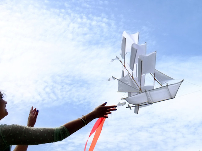 Sail On Air With This Amazing Two-Masted Ship Kite