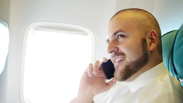 Should People Be Allowed To Make Phone Calls On Planes?
