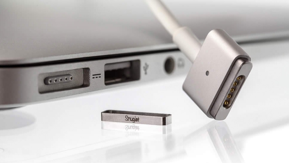 A Simple Metal Ring Keeps Your MagSafe In Line
