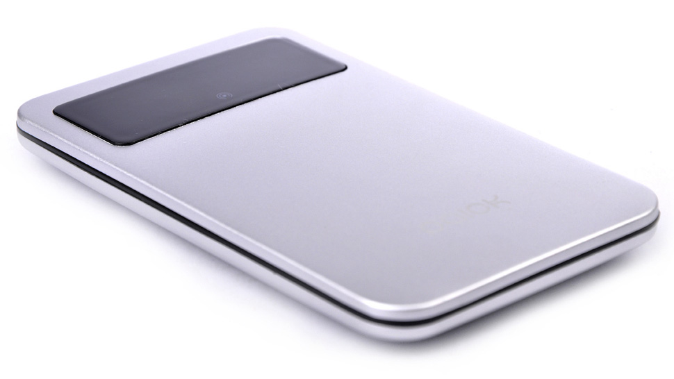 Pop-up Ports Keep This Backup Battery Slim And Svelte