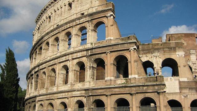 Scraping Decades Of Grime, Car Exhaust, And Mould Off Rome’s Colosseum