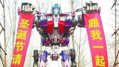 Man In China Builds Giant Transformers Replica To Propose To Girlfriend