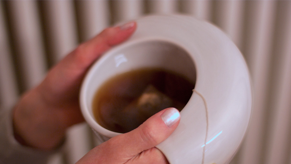 This Mug Lets You Harness A Hot Drink To Warm Your Hands