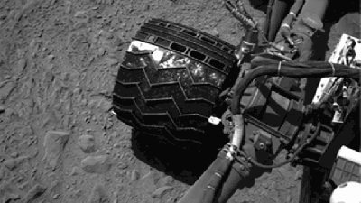 Watch Mars Curiosity’s Clever Wheels And Suspension System In Action