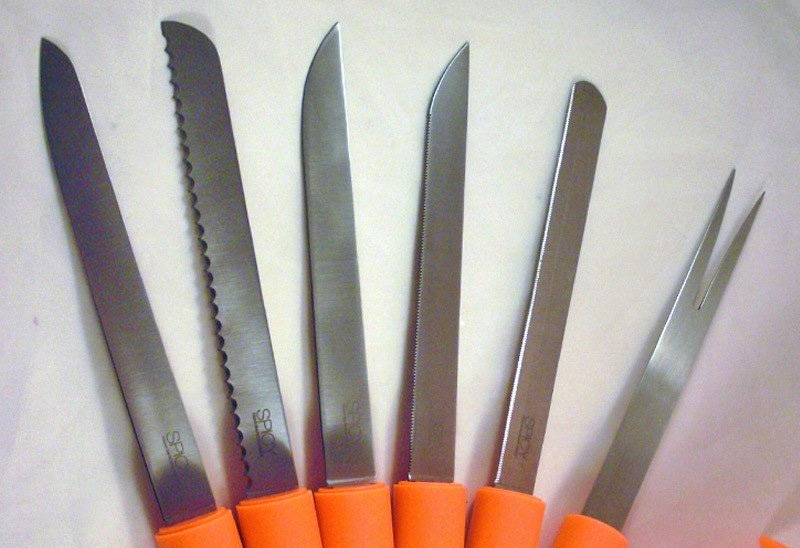 A Knife Holder That Looks More Dangerous Than The Blades