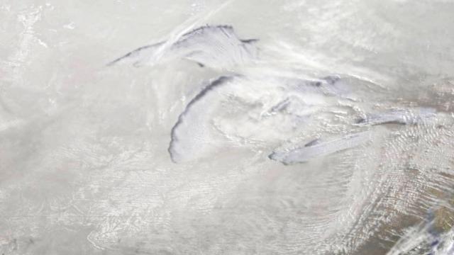 Jaw-Dropping Photo Of The Frozen Great Lakes Looks Like The Moon