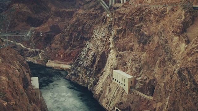 Hoover Dam Is A Super-Gadget That Keeps The Lights In Vegas Burning