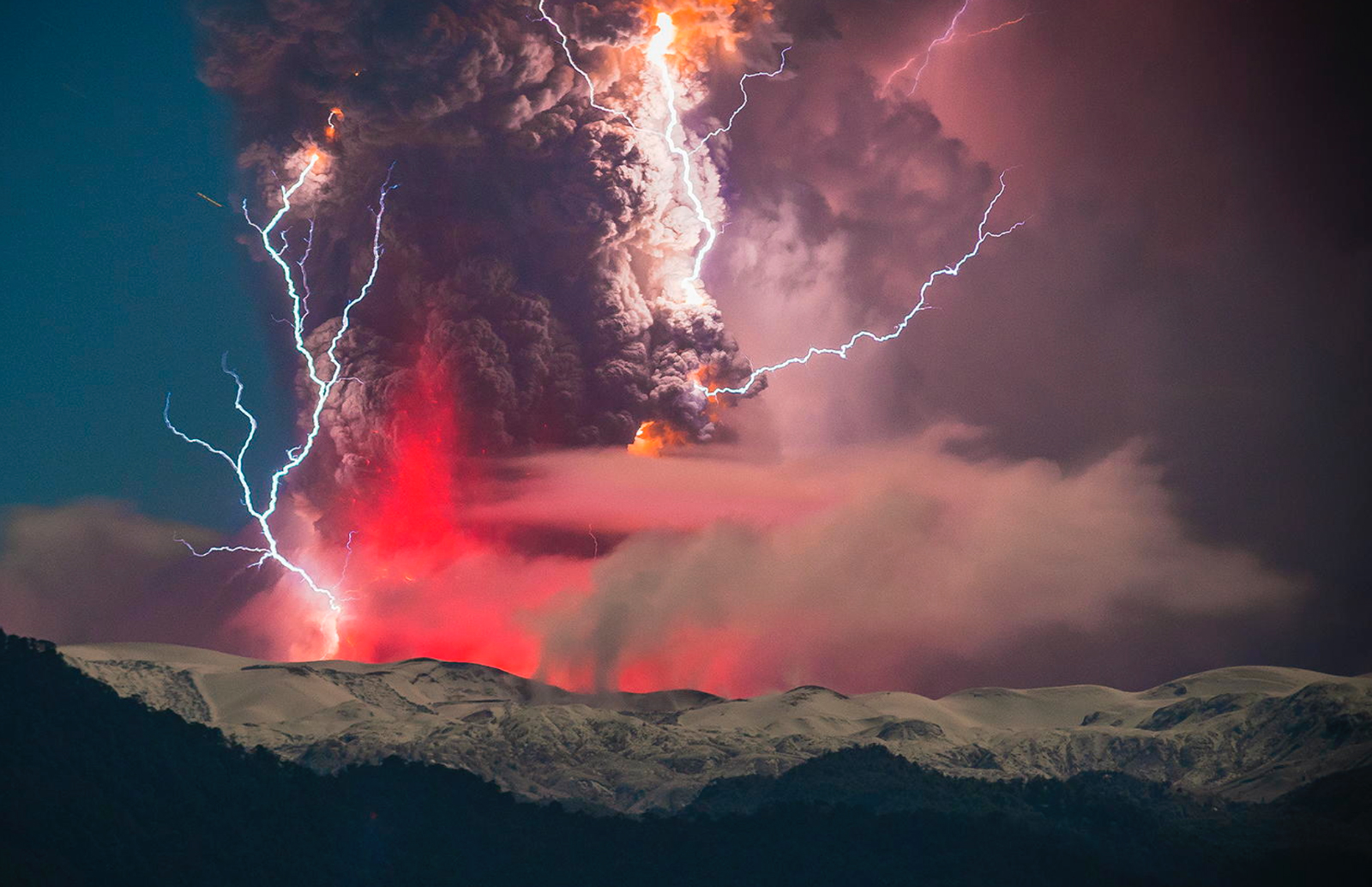 Stunning Photos Of Colossal Lightning In Massive Volcano Eruption
